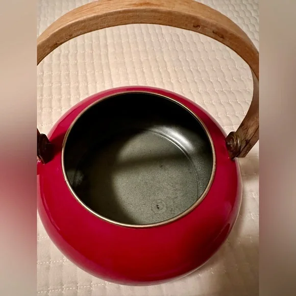 ?? Possibly Vintage Deep Red Teapot with Wooden Handle-share what you know :) - Picture 3 of 8